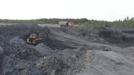 В Луганской области милиция крышевала незаконную добычу угля на карьере (ФОТО, ВИДЕО) (фото) - фото 1 В Луганской области милиция крышевала незаконную добычу угля на карьере (ФОТО, ВИДЕО) (фото) - фото 1
