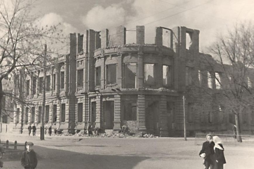 Сьогодні Полтава відзначає річницю визволення міста (фото) - фото 4 Сьогодні Полтава відзначає річницю визволення міста (фото) - фото 4