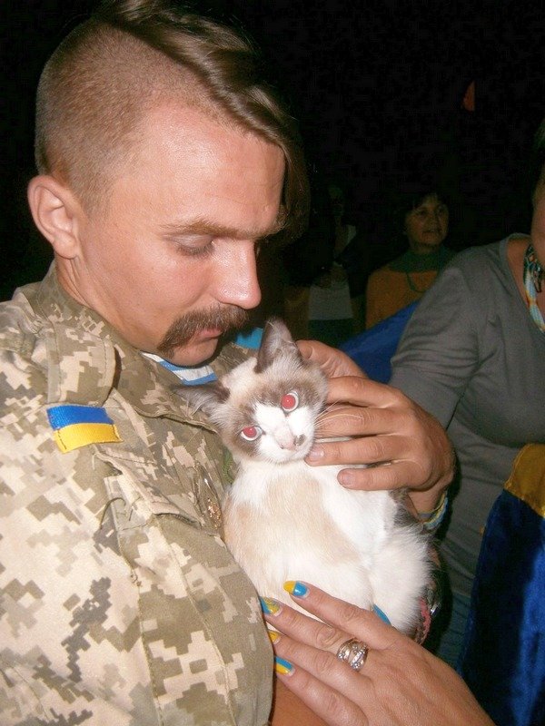 Николаев встретил легендарную 79-ку, целый год находившуюся в АТО (ФОТО) (фото) - фото 1 Николаев встретил легендарную 79-ку, целый год находившуюся в АТО (ФОТО) (фото) - фото 1