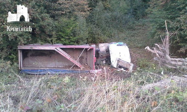 На Тернопільщині зробила сальто вантажівка з буряками (фото) (фото) - фото 1 На Тернопільщині зробила сальто вантажівка з буряками (фото) (фото) - фото 1