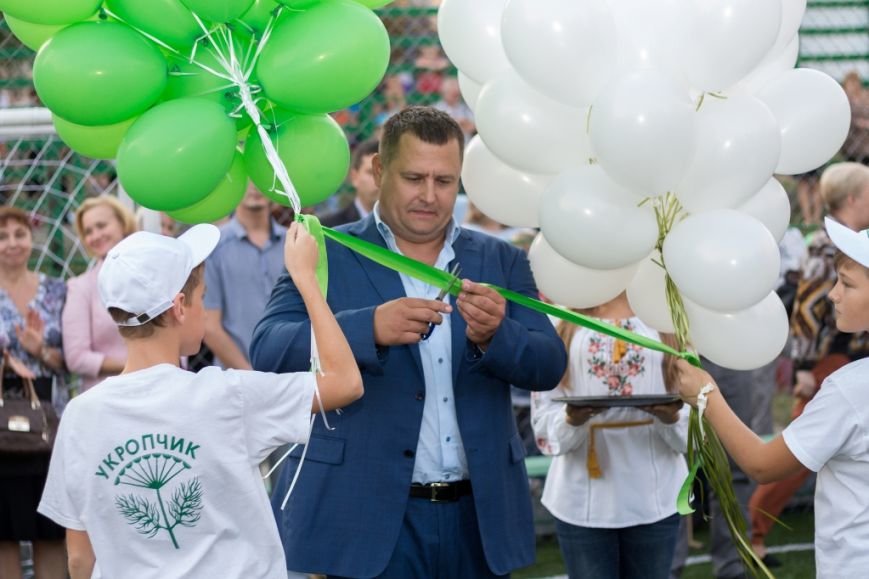 Борис Филатов открыл в Днепропетровске еще один спортивный мини-стадион (фото) - фото 1 Борис Филатов открыл в Днепропетровске еще один спортивный мини-стадион (фото) - фото 1