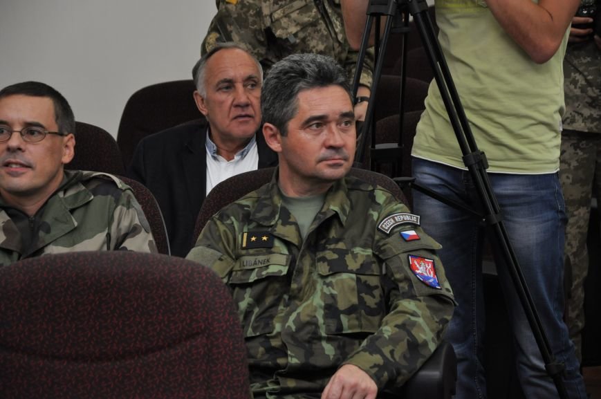 Краматорск посетила военная делегация из НАТО, фото-3 Краматорск посетила военная делегация из НАТО, фото-3
