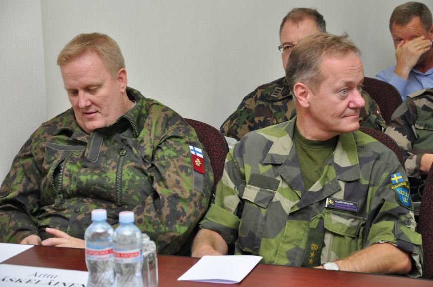 Краматорск посетила военная делегация из НАТО, фото-4 Краматорск посетила военная делегация из НАТО, фото-4
