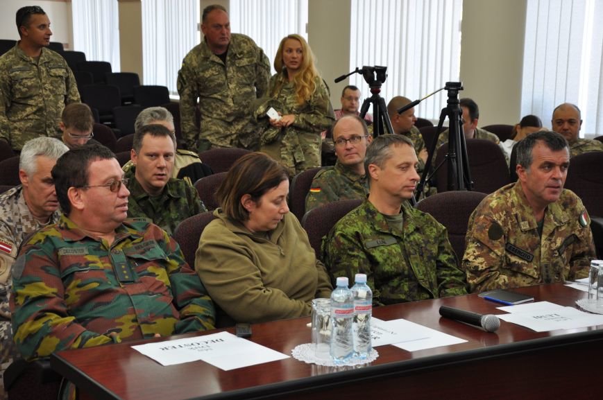 Краматорск посетила военная делегация из НАТО, фото-1 Краматорск посетила военная делегация из НАТО, фото-1