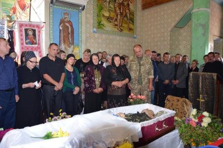 На Тернопільщині в останню путь загиблого воїна Володимира Рожелюка (ФОТО) (фото) - фото 1 На Тернопільщині в останню путь загиблого воїна Володимира Рожелюка (ФОТО) (фото) - фото 1