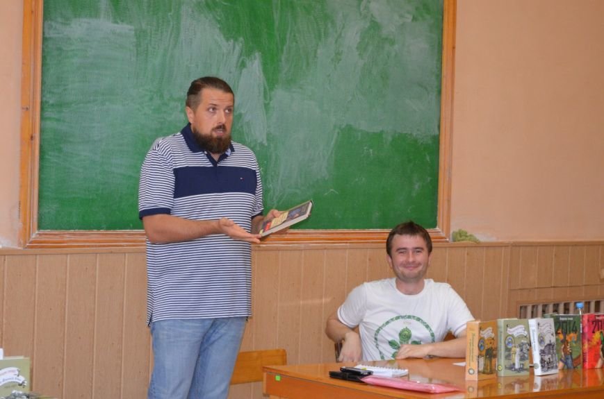 В Бердянске состоялись творческие встречи с Владиславом Ивченко и Иваном Андрусяком (фото) - фото 2 В Бердянске состоялись творческие встречи с Владиславом Ивченко и Иваном Андрусяком (фото) - фото 2