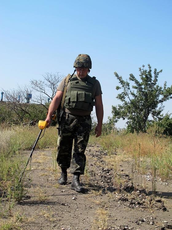 Стали известны подробности истории о «массовом захоронении украинск... Стали известны подробности истории о «массовом захоронении украинских и российских солдат» под Мариуполем (ФОТО) (фото) - фото 6