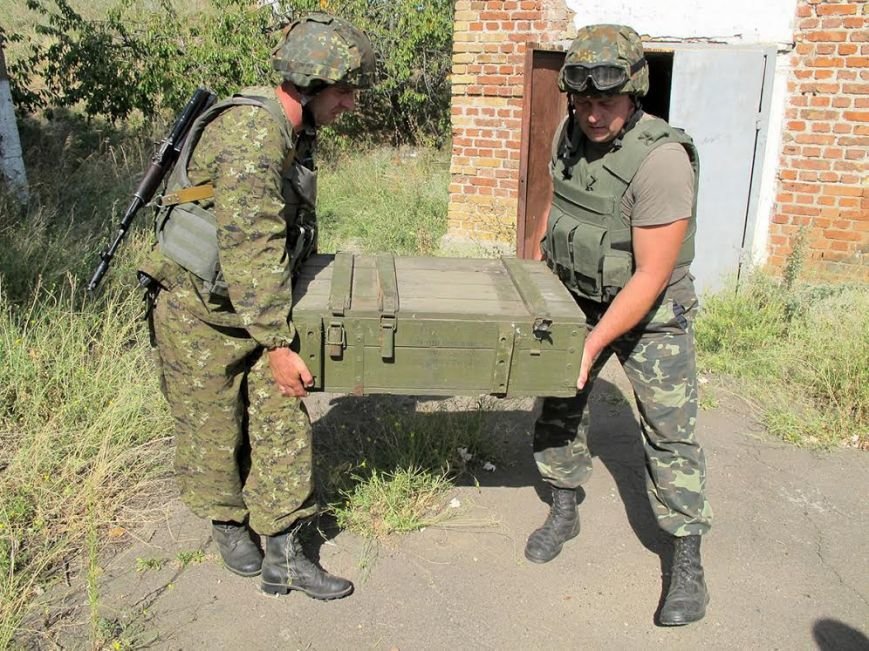 Стали известны подробности истории о «массовом захоронении украинск... Стали известны подробности истории о «массовом захоронении украинских и российских солдат» под Мариуполем (ФОТО) (фото) - фото 11