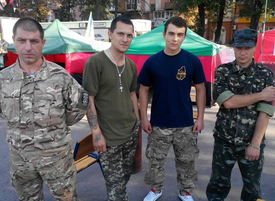 Минулої ночі 31-річний чоловік вибив вікна в будівлі Полтавської ОДА (ФОТО) (фото) - фото 2 Минулої ночі 31-річний чоловік вибив вікна в будівлі Полтавської ОДА (ФОТО) (фото) - фото 2