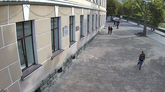 У Тернополі розшукують шкільного злодія (фото, відео) (фото) - фото 1 У Тернополі розшукують шкільного злодія (фото, відео) (фото) - фото 1