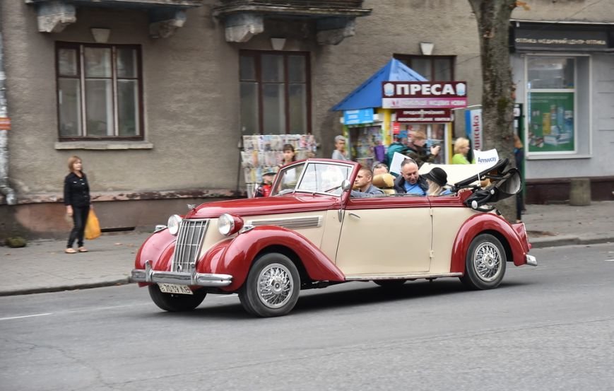 У Тернополі стартував автопробіг ретро-автомобілів (Фото) (фото) - фото 1 У Тернополі стартував автопробіг ретро-автомобілів (Фото) (фото) - фото 1