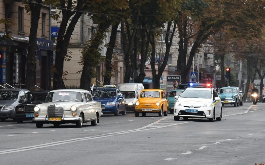 У Тернополі стартував автопробіг ретро-автомобілів (Фото) (фото) - фото 1 У Тернополі стартував автопробіг ретро-автомобілів (Фото) (фото) - фото 1