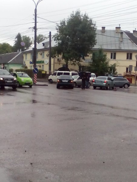 На перехресті вулиць Чорновола-Хімічна не розминулись дві автівки (ФОТО) (фото) - фото 1