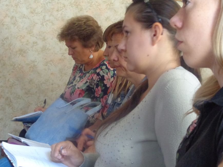 «Мы устали бороться с ветряными мельницами» - региональный координатор ПРООН Иван Мукомел на встрече с безработными в Красноармейске (фото) - фото 3 «Мы устали бороться с ветряными мельницами» - региональный координатор ПРООН Иван Мукомел на встрече с безработными в Красноармейске (фото) - фото 3