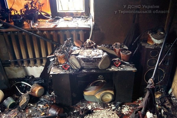 На Тернопільщині чоловік згорів у власному будинку через куріння в ліжку (фото) (фото) - фото 1 На Тернопільщині чоловік згорів у власному будинку через куріння в ліжку (фото) (фото) - фото 1
