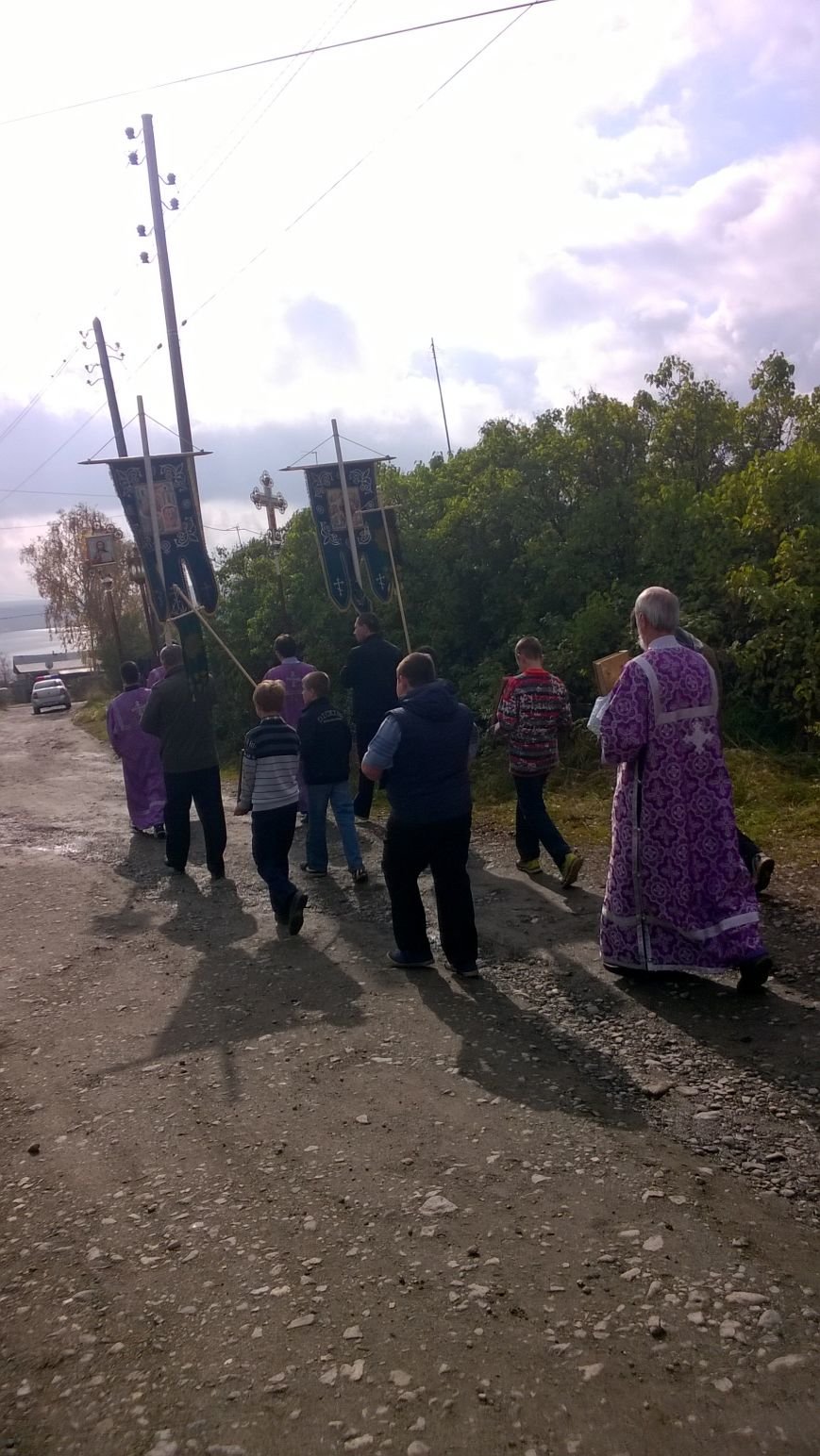 Полевские верующие прошли крестным ходом в день Воздвижения Честного и Животворящего Креста Господня 