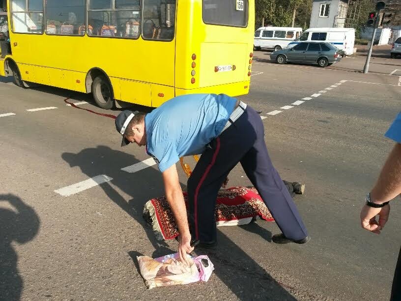 Водитель мариупольской маршрутки сбил насмерть человека на пешеходн... Водитель мариупольской маршрутки сбил насмерть человека на пешеходном переходе (ФОТО+ДОПОЛНЕНО) (фото) - фото 4