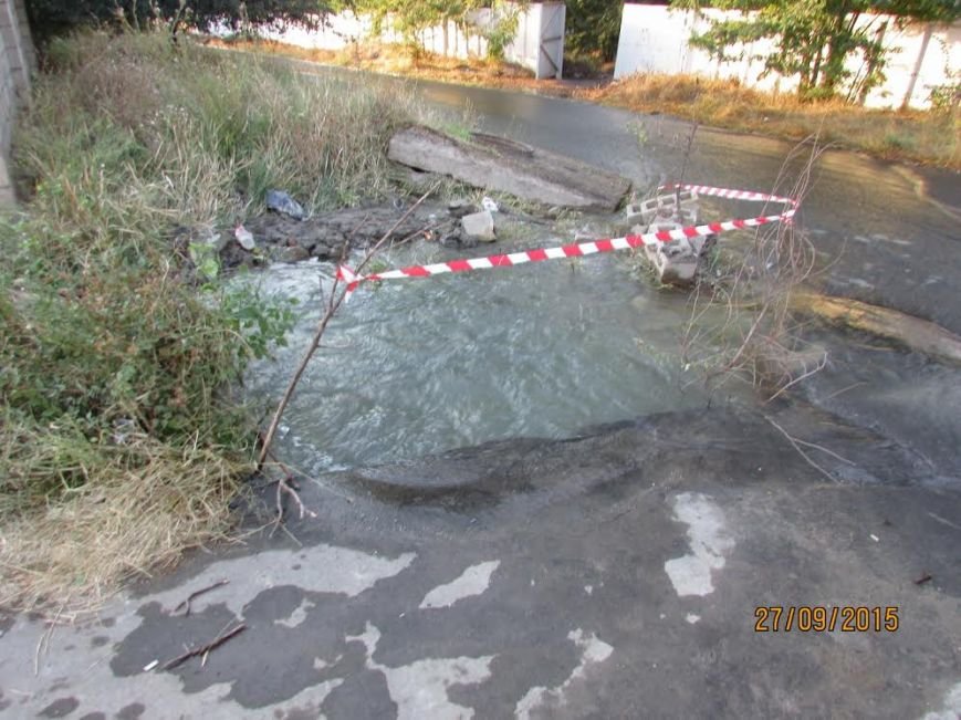 Мариупольцев в районе парка Петровского на два дня лишили воды (ФОТО) (фото) - фото 4 Мариупольцев в районе парка Петровского на два дня лишили воды (ФОТО) (фото) - фото 4