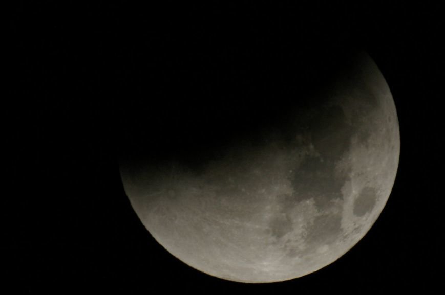 Как Земля Луну покрасила. Лунное затмение в Петербурге в ночь с 26 на 27 сентября. (фото) - фото 1