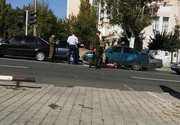 В центре Донецка боевики устроили разборки после ДТП (ФОТО) (фото) - фото 2 В центре Донецка боевики устроили разборки после ДТП (ФОТО) (фото) - фото 2