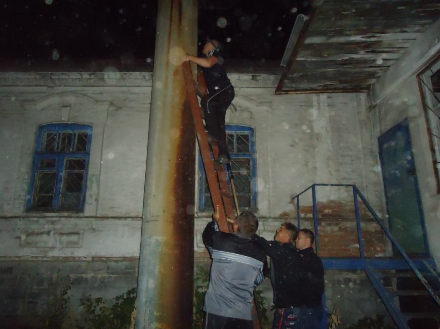 Патриоты продолжают украшать флагами радиовышки района (фото) - фото 3 Патриоты продолжают украшать флагами радиовышки района (фото) - фото 3