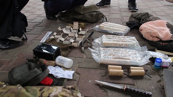 В Киеве милиция задержала военных, перевозивших оружие (ФОТО, ВИДЕО) (фото) - фото 1
