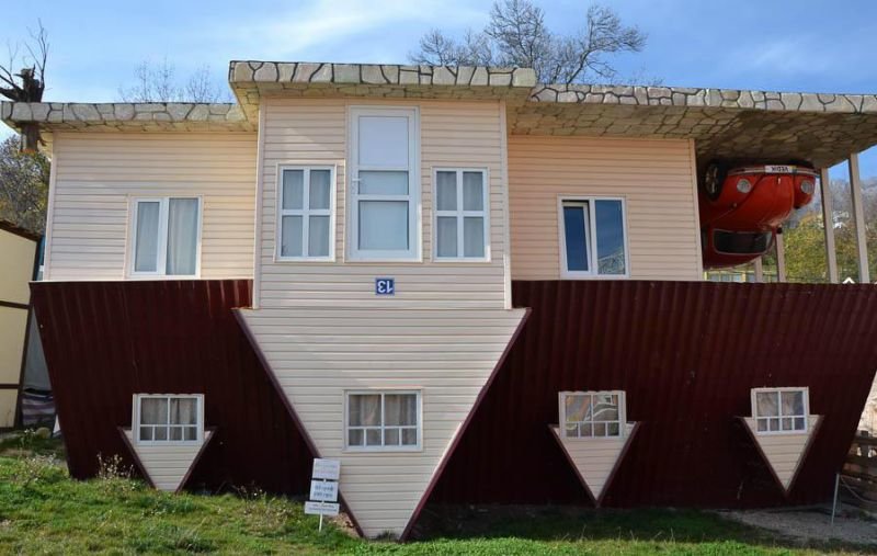 Життя догори ногами: перевернуті будинки в Україні (ФОТО), фото-2 Життя догори ногами: перевернуті будинки в Україні (ФОТО), фото-2