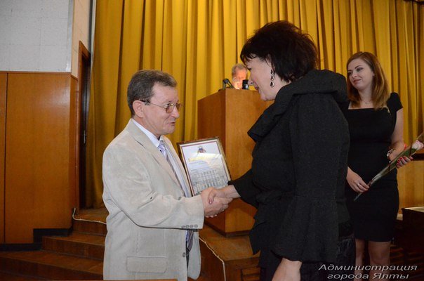 Отличившихся ялтинцев чествовали за вклад в культурное и социально-экномическое развитие города и неравнодушие сердец (фото) - фото 2 Отличившихся ялтинцев чествовали за вклад в культурное и социально-экномическое развитие города и неравнодушие сердец (фото) - фото 2