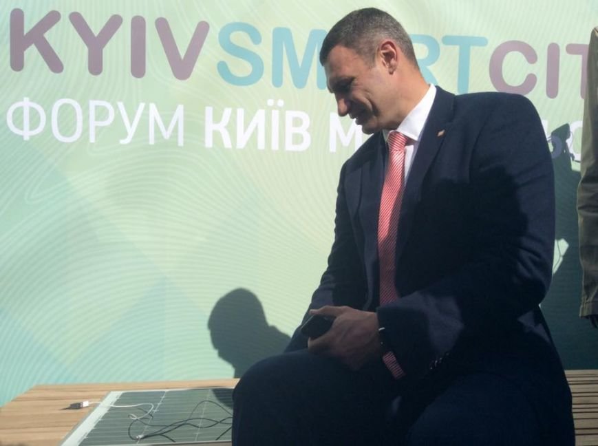 Первую “умную” лавочку с подзарядкой установят на обновленном Велотреке (ФОТО) (фото) - фото 1 Первую “умную” лавочку с подзарядкой установят на обновленном Велотреке (ФОТО) (фото) - фото 1