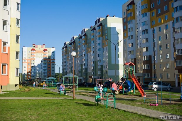 «Хотят строить кафе — а нужны поликлиника, садик и школа»: беды нового панельного района Гомеля Читать полностью: http://news.tut.by/society/465727.html (фото) - фото 15 «Хотят строить кафе — а нужны поликлиника, садик и школа»: беды нового панельного района Гомеля Читать полностью: http://news.tut.by/society/465727.html (фото) - фото 15