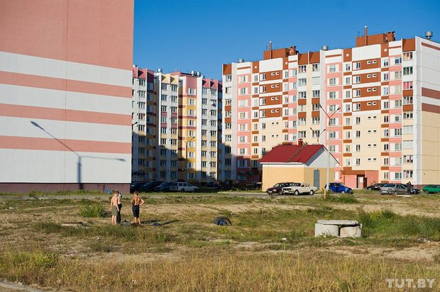 «Хотят строить кафе — а нужны поликлиника, садик и школа»: беды нов... «Хотят строить кафе — а нужны поликлиника, садик и школа»: беды нового панельного района Гомеля Читать полностью: http://news.tut.by/society/4657...