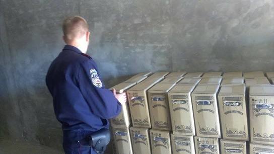 Под Киевом милиция изъяла алкоголя на 300 тыс. грн (ФОТО) (фото) - фото 1 Под Киевом милиция изъяла алкоголя на 300 тыс. грн (ФОТО) (фото) - фото 1