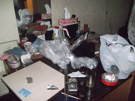 В Соломнеском районе милиция разоблачила нарколабораторию (ФОТО, ВИДЕО) (фото) - фото 3 В Соломнеском районе милиция разоблачила нарколабораторию (ФОТО, ВИДЕО) (фото) - фото 3