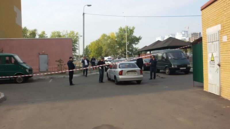 В Дарницком районе со стрельбой похитили человека (ФОТО) (фото) - фото 1 В Дарницком районе со стрельбой похитили человека (ФОТО) (фото) - фото 1