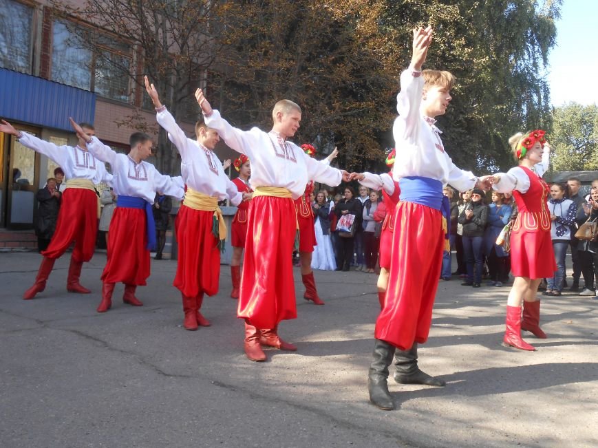 В Днепродзержинском ЦППРК открылась праздничная ярмарка (фото) - фото 19 В Днепродзержинском ЦППРК открылась праздничная ярмарка (фото) - фото 19