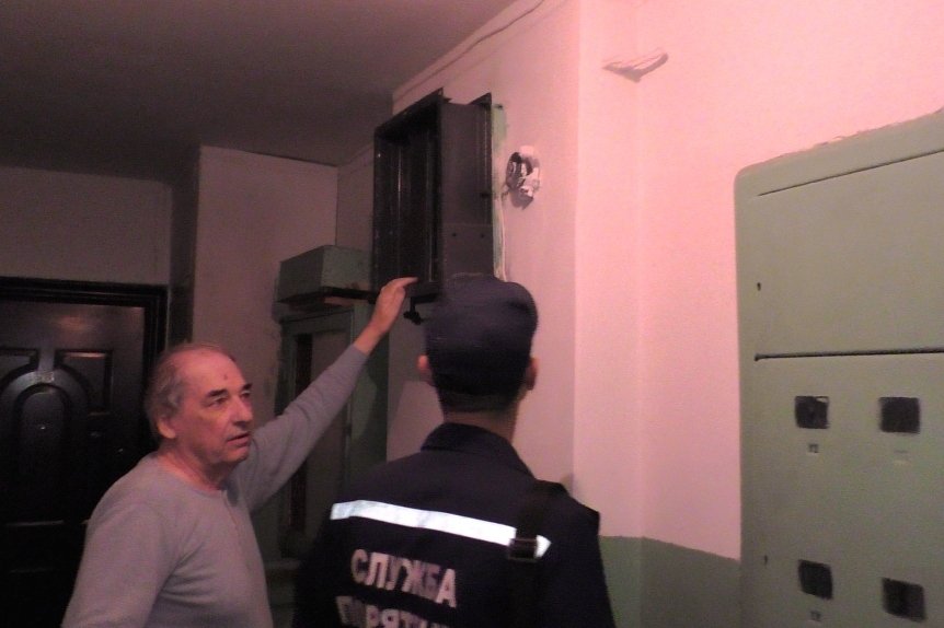 К последним этажам черниговских многоэтажек пожарные добраться не могут (фото) - фото 1 К последним этажам черниговских многоэтажек пожарные добраться не могут (фото) - фото 1