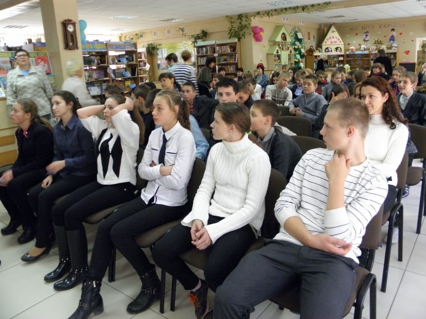 В Краматорск приезжал книжный форум на колесах (фото) - фото 2 В Краматорск приезжал книжный форум на колесах (фото) - фото 2