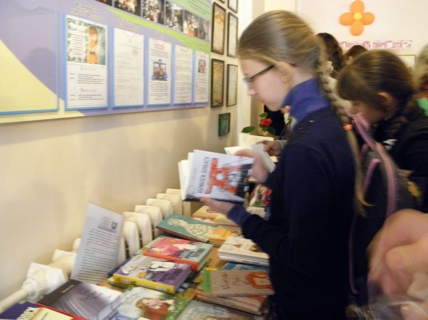 В Краматорск приезжал книжный форум на колесах (фото) - фото 4 В Краматорск приезжал книжный форум на колесах (фото) - фото 4