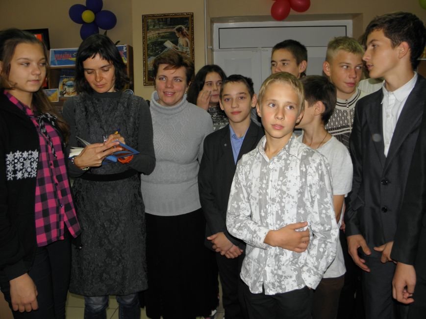 В Краматорск приезжал книжный форум на колесах (фото) - фото 7 В Краматорск приезжал книжный форум на колесах (фото) - фото 7