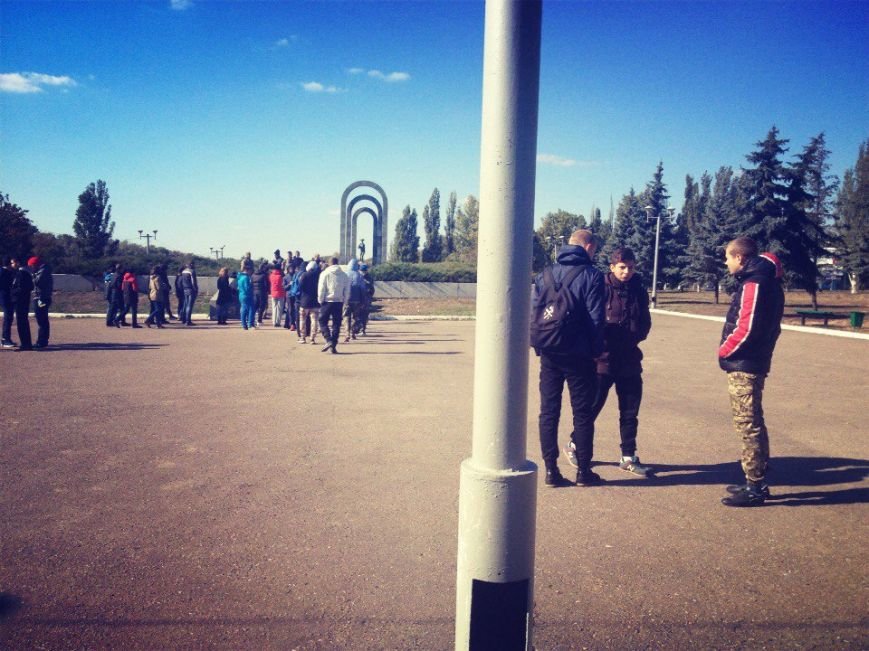 В Красноармейске состоялся патриотический марш в честь открытия центрального корпуса «АЗОВ» (фото) - фото 3 В Красноармейске состоялся патриотический марш в честь открытия центрального корпуса «АЗОВ» (фото) - фото 3