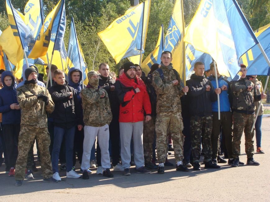 В Красноармейске состоялся патриотический марш в честь открытия центрального корпуса «АЗОВ» (фото) - фото 1 В Красноармейске состоялся патриотический марш в честь открытия центрального корпуса «АЗОВ» (фото) - фото 1