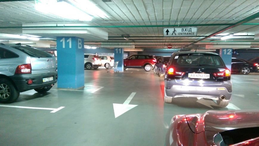 В Oceanplaza произошла пробка из-за желания собрать средства за парковку (ФОТО) (фото) - фото 1 В Oceanplaza произошла пробка из-за желания собрать средства за парковку (ФОТО) (фото) - фото 1