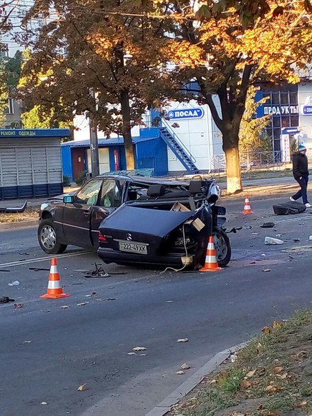 В Харькове произошло жуткое ДТП: «Mercedes» разорвало напополам (ФОТОФАКТ) (фото) - фото 1