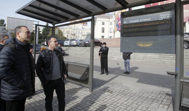 В Киеве появились «умные» остановки (ФОТО) (фото) - фото 1 В Киеве появились «умные» остановки (ФОТО) (фото) - фото 1