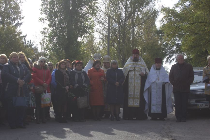 В Днепродзержинске почтили память павших защитников Украины (фото)... В Днепродзержинске почтили память павших защитников Украины (фото) - фото 10