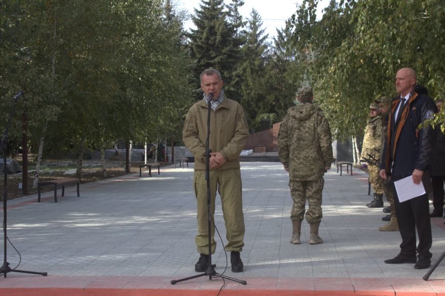 В Днепродзержинске почтили память павших защитников Украины (фото)... В Днепродзержинске почтили память павших защитников Украины (фото) - фото 8