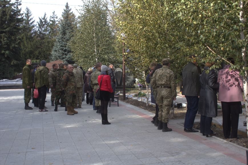 В Днепродзержинске почтили память павших защитников Украины (фото)... В Днепродзержинске почтили память павших защитников Украины (фото) - фото 14