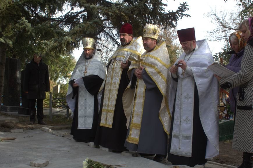 В Днепродзержинске почтили память павших защитников Украины (фото)... В Днепродзержинске почтили память павших защитников Украины (фото) - фото 13