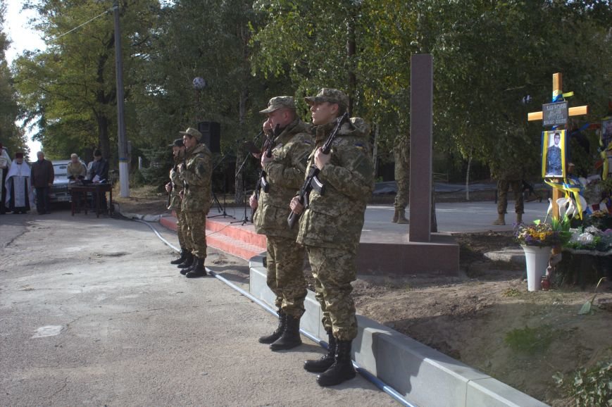 В Днепродзержинске почтили память павших защитников Украины (фото)... В Днепродзержинске почтили память павших защитников Украины (фото) - фото 3