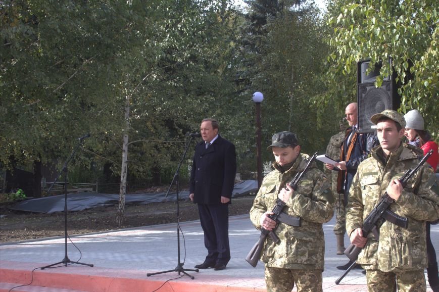 В Днепродзержинске почтили память павших защитников Украины (фото)... В Днепродзержинске почтили память павших защитников Украины (фото) - фото 7